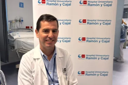 El reumatólogo del Hospital Ramón y Cajal Javier Bachiller. EFE Salud/BPC